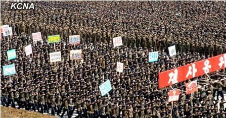 大會(huì)結(jié)束后，與會(huì)群眾舉行示威游行。