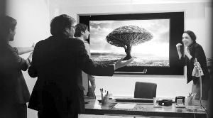 屏幕顯示樹的畫面，求職者獲知真相