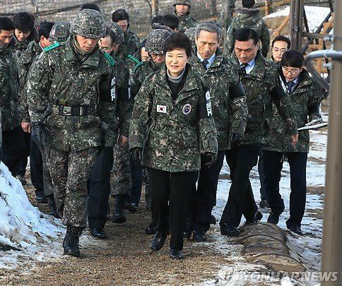 樸槿惠就任后首視察部隊(duì)稱(chēng)堅(jiān)決應(yīng)對(duì)朝“挑釁”