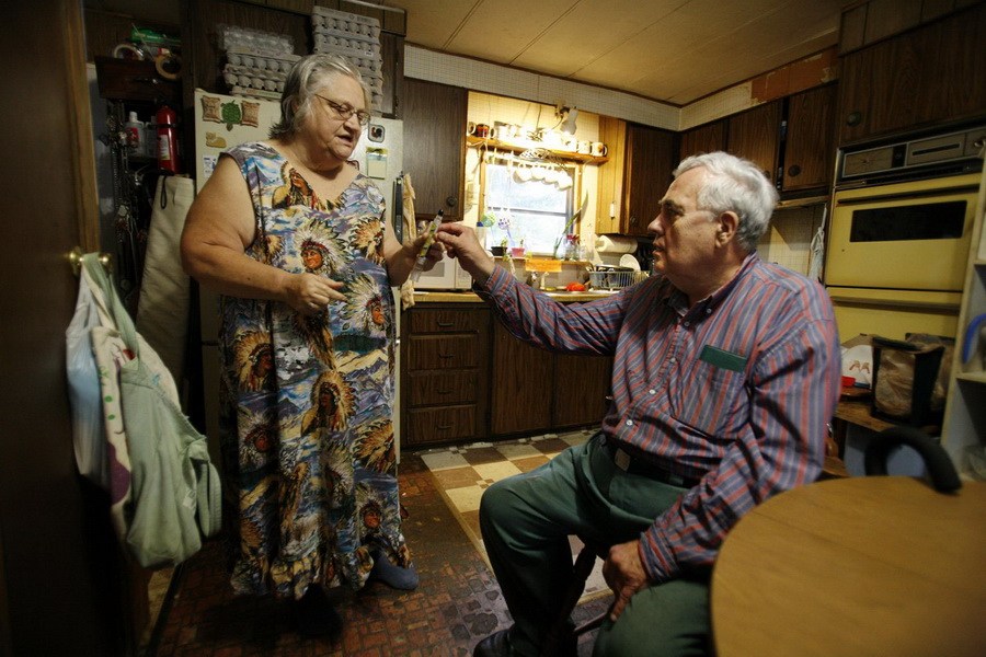 9年前，里克在聽(tīng)說(shuō)奧德塞的生活陷入困境后又讓她回來(lái)和自己一起住。