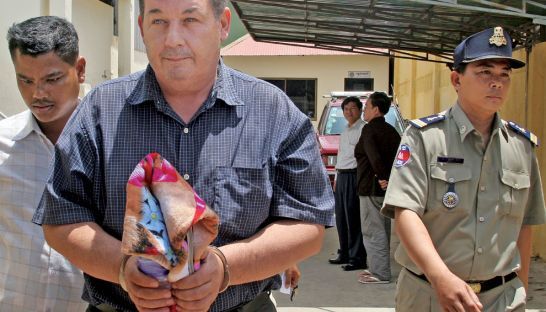 邁克爾·佩佩在柬埔寨被逮捕。