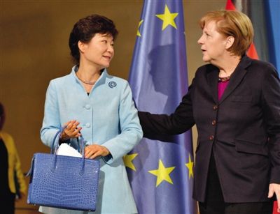 26日，默克爾與來訪的樸槿惠會晤。