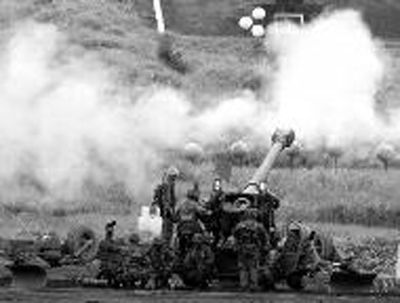 24日，日本陸上自衛(wèi)隊(duì)在進(jìn)行演練