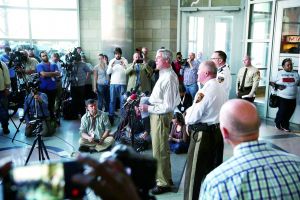 　圣路易斯縣檢方15日宣布，當(dāng)?shù)鼐揭炎カ@12日在弗格森市槍擊兩名執(zhí)勤警察的犯罪嫌疑人威廉斯。