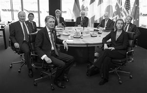 4月15日，日本外相岸田文雄（左二）參加G7外長(zhǎng)會(huì) 新華社發(fā)