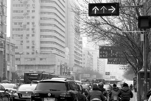 新交規(guī)“黃恐”引發(fā)擁堵？ 這個真的有！