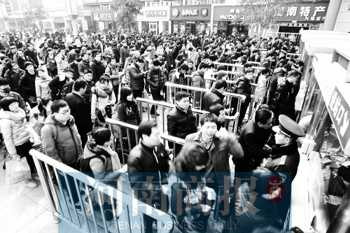 節(jié)后，鄭州火車站迎來旅客返程高峰