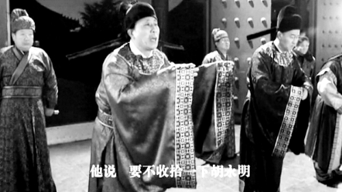 微電影中，“權(quán)貴人士”對“胡永明”多加陷害 視頻截圖