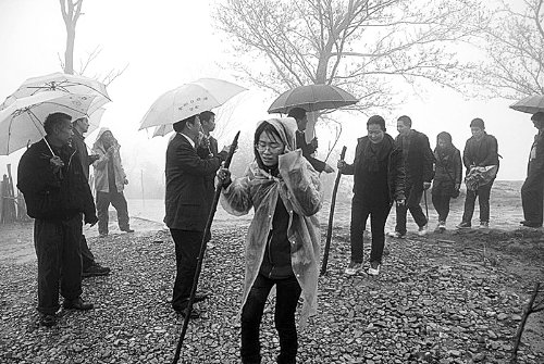 被困游客到達安全地帶 被困游客到達安全地帶