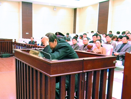 庭審中，楊某一直沒有抬頭。