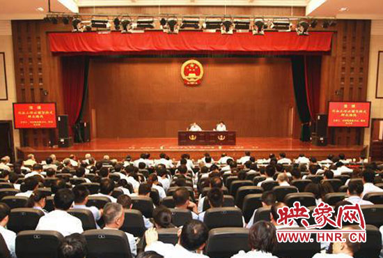 9月3日上午，河南省高級(jí)人民法院召開機(jī)關(guān)全體黨員干部大會(huì)