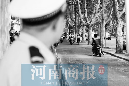 有警察，趕緊掉頭！