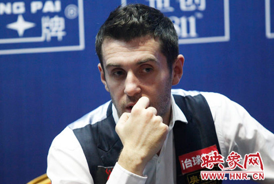 塞爾比在結(jié)束采訪時(shí)，情緒很低落