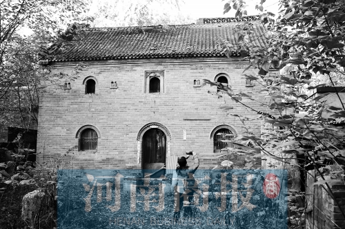 花五松的老宅里，還有祖上留下的牌位