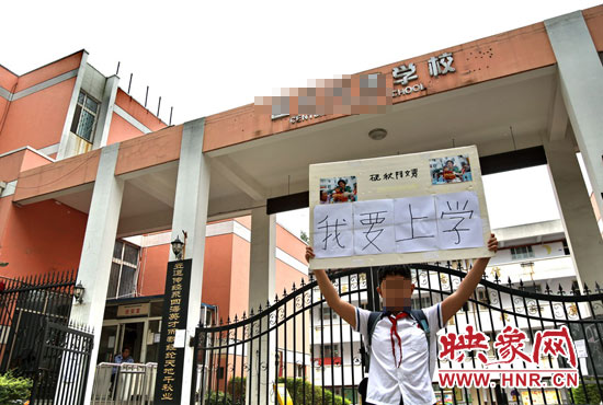 小聶對自己的母校感情很復(fù)雜。