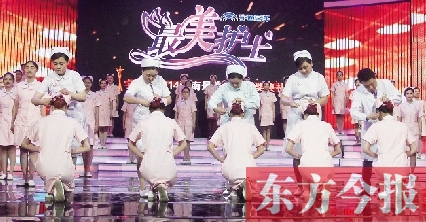 5月6日，“最美護(hù)士”的獲獎(jiǎng)?wù)呓o新護(hù)士授帽