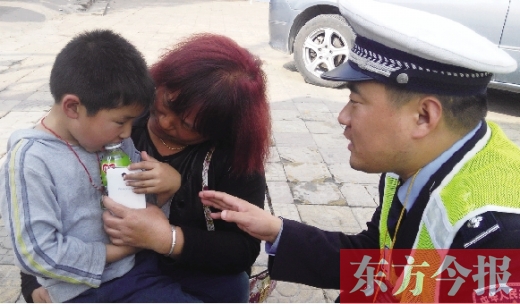 昨日，5歲的男孩獲救后，向民警講述被拐經(jīng)過(guò)。