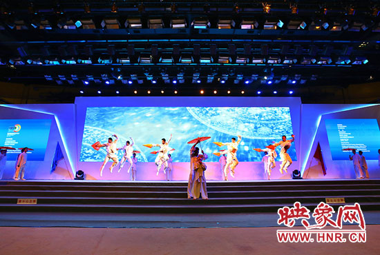 現(xiàn)場表演。