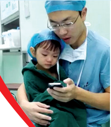 對(duì)于網(wǎng)友的點(diǎn)贊，石醫(yī)生說，是孩子太可愛了，所以照片才得到這么多贊美。圖片來自網(wǎng)絡(luò)。