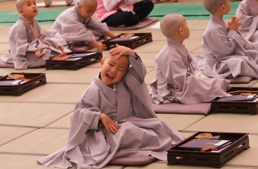 韓國男童剃度體驗(yàn)僧侶生活