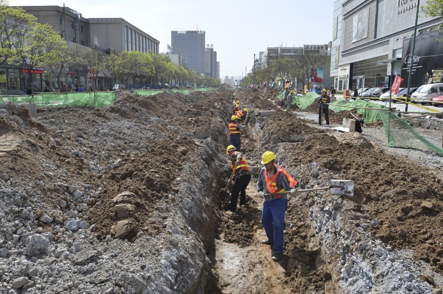 4月23日，太原，施工中的府西街。