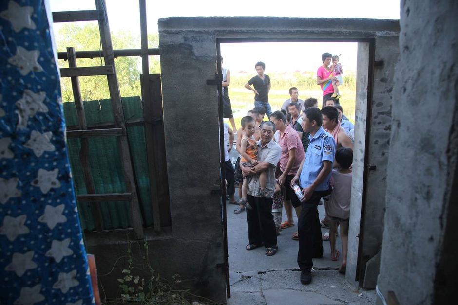 2013年08月06日消息，浙江省嘉興市秀洲區(qū)油車港鎮(zhèn)濮家灣村蠟燭浜一帶，是典型的城中村。村中農(nóng)民房被分隔成許多間出租給附近打工者。