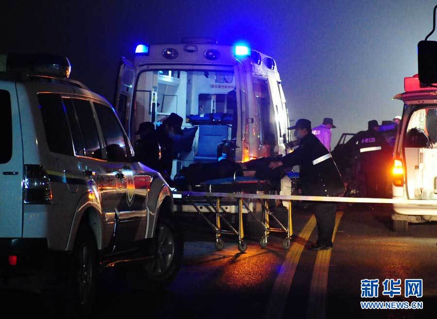 2013年1月9日，合肥，事故現(xiàn)場(chǎng)，兩輛受損車(chē)輛已經(jīng)全部變形