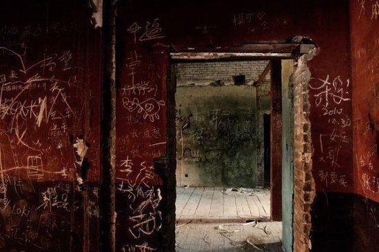 探秘！北京"鬼樓"內(nèi)部