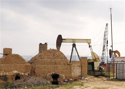 正在作業(yè)的揭蓋井，位于定邊縣紅柳溝鎮(zhèn)紅柳溝村。