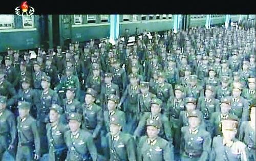 約2萬名朝鮮朝鮮人民軍基層軍官近日陸續(xù)抵達(dá)平壤，準(zhǔn)備出席軍方大會(huì)。
