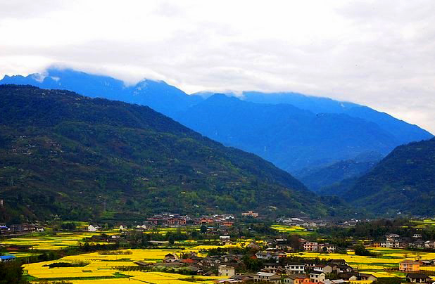 麻辣冬日二三五，芳菲三月看峨眉