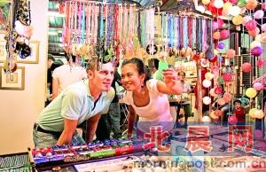 更多的購物樂趣要在夜市、跳蚤市場中慢慢發(fā)掘。