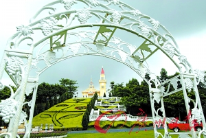 龍鳳山莊有歐式古堡。