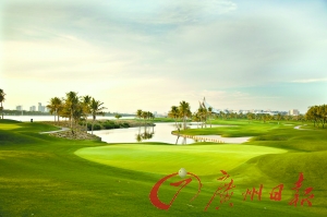 　　球場(chǎng)黃昏景色迷人?！　? complete=