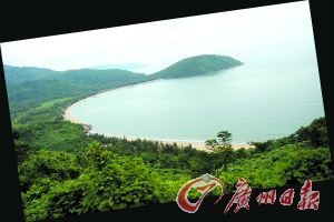 長(zhǎng)長(zhǎng)的沙灘海岸。