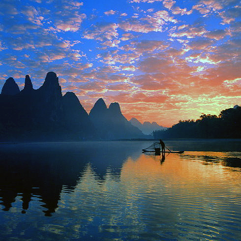 在這里就推薦幾天經(jīng)典的徒步路線。