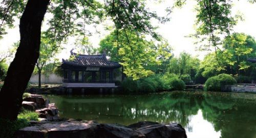 　　江南如珠璣般分布著許多私家園林。