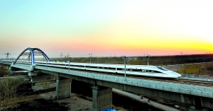 　　京廣高鐵連通南北大動(dòng)脈。