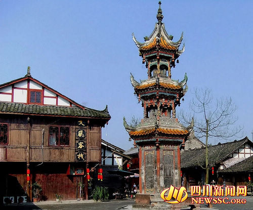 體驗(yàn)濃郁川西特色 “夫妻樹”下的西來(lái)古鎮(zhèn) 體驗(yàn)濃郁川西特色 “夫妻樹”下的西來(lái)古鎮(zhèn)