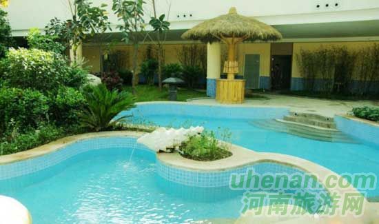 深秋去堯山賞紅葉、泡溫泉、拜大佛