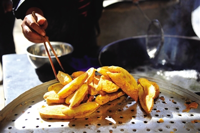 陜北特色小吃黃炸糕。