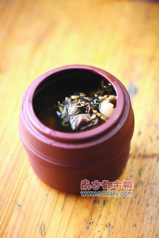 蝎子燉蝸牛。