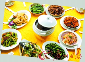 在封開(kāi)品嘗各地美食,大飽口福。