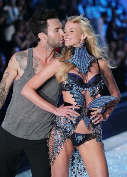 誰(shuí)能有幸約會(huì)天使？維秘超模們的男星后宮團(tuán)