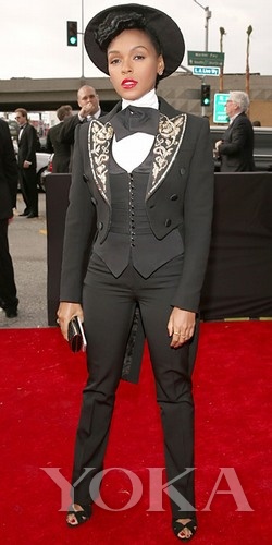  Janelle Monae這身跟去年的打扮差不多，爵士名伶的標(biāo)配嗎