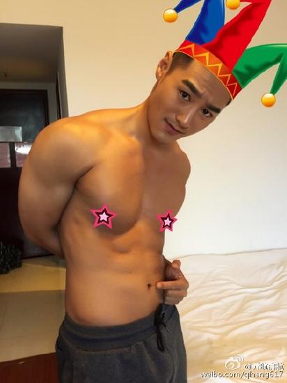 不造哪里不對(duì)，反正看起來(lái)怪怪的！