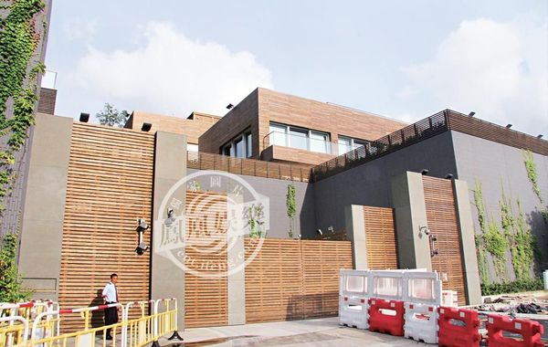 林青霞獲老公贈價值9億多“皇宮”，圖為林青霞豪宅大門口。