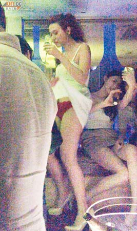 鐘采羲(Iris) 鐘采羲(Iris)