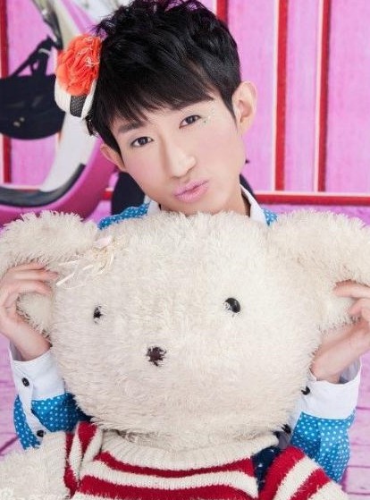 “粉紅哥”畢然寫真。