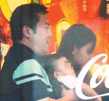 韋汝曾未婚生子，后嫁入豪門